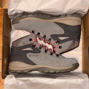 Columbia Newton Ridge Gray Hiking Shoes Women’s Size 11
